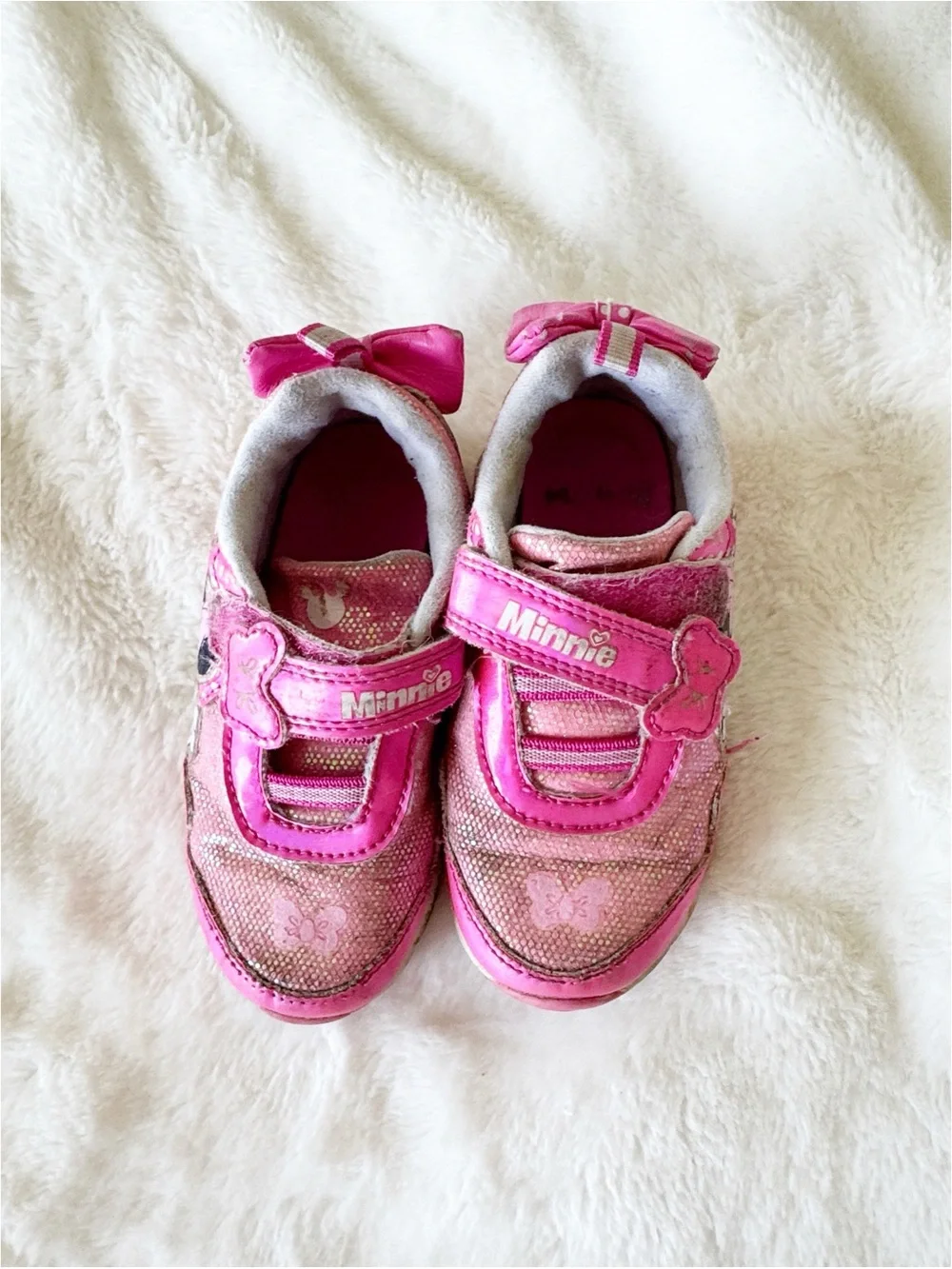 Disney Minnie Mouse pink bow sneakers size 8